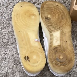Nike Air Force one foamposite will need new shoe strings easy to keep clean